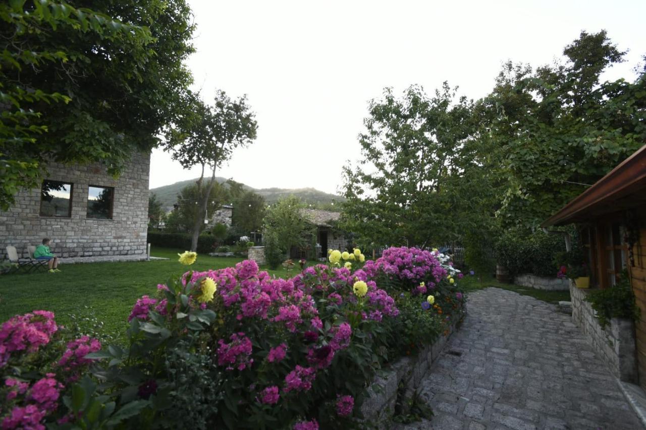 Bujtina Shkodrani Bed & Breakfast Voskopoje Exterior photo