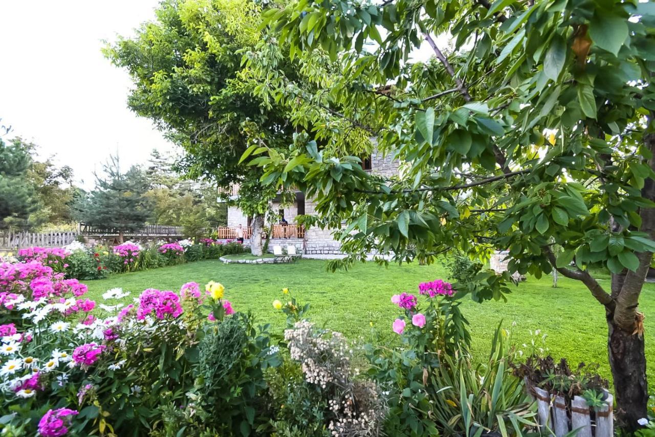 Bujtina Shkodrani Bed & Breakfast Voskopoje Exterior photo